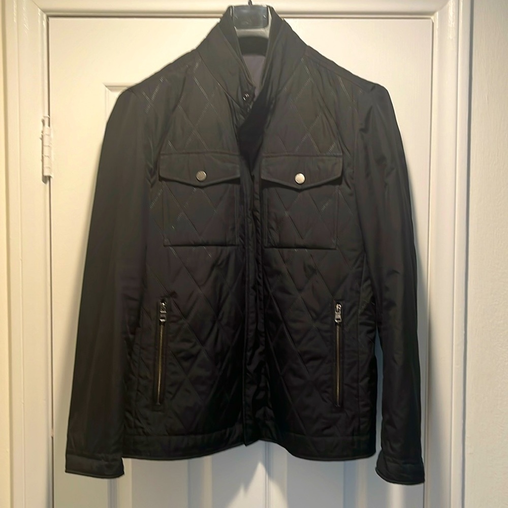 Beautiful men’s black mid weight field jacket from Hugo Boss. Size 40 / medium